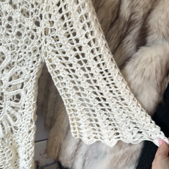 Cream Asymmetric Hem Crocheted Top Size L - Picture 6 of 6